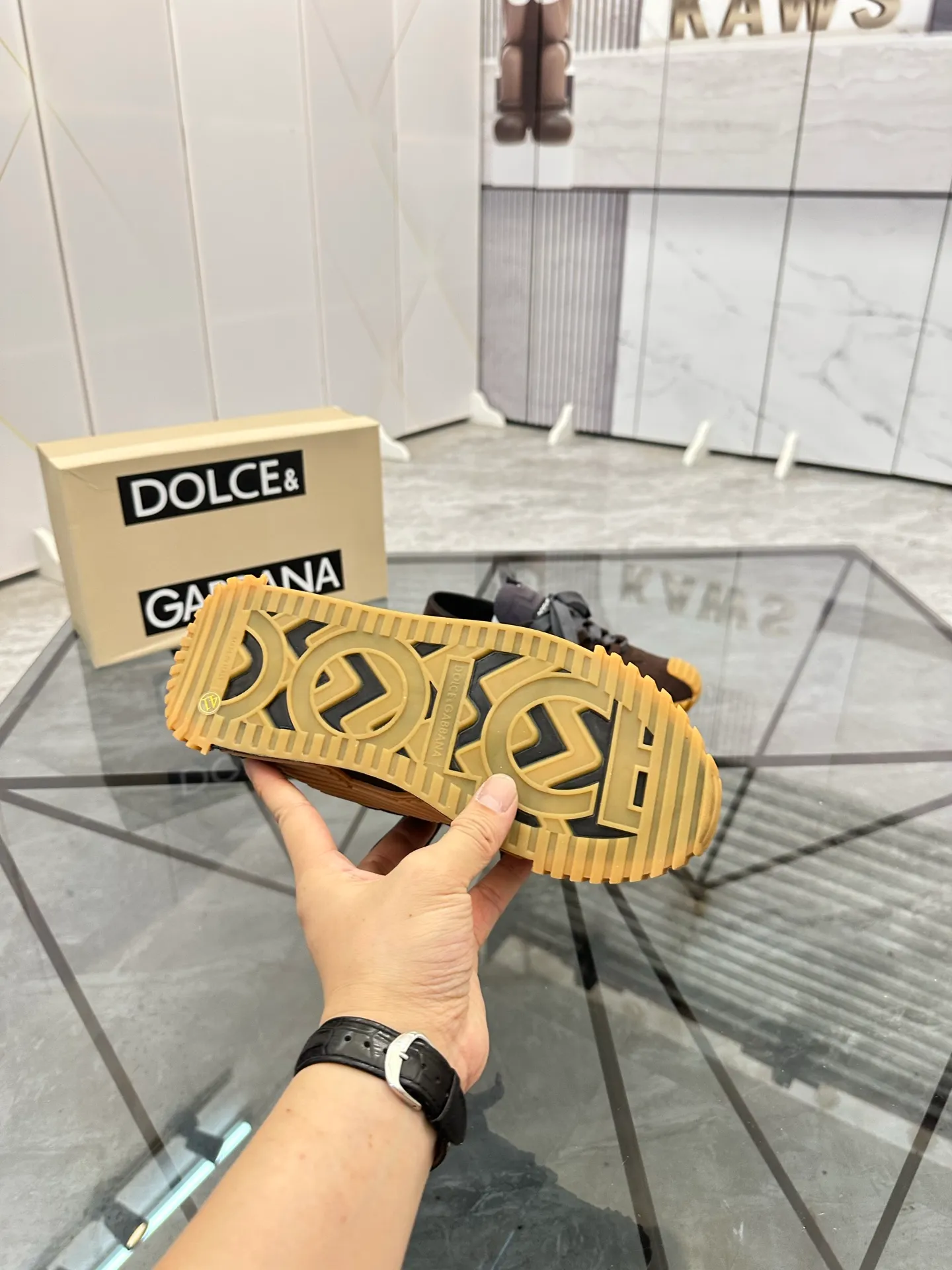 Men's shoes: 💰P460¥ Product trademark: DG "Dolce & Gabbana*" low-top sneakers Regular size: 35-44 (can be customized to 45.46.) Couple style Product materials: imported nubuck leather upper, breathable lining, original outsole. Number: 803